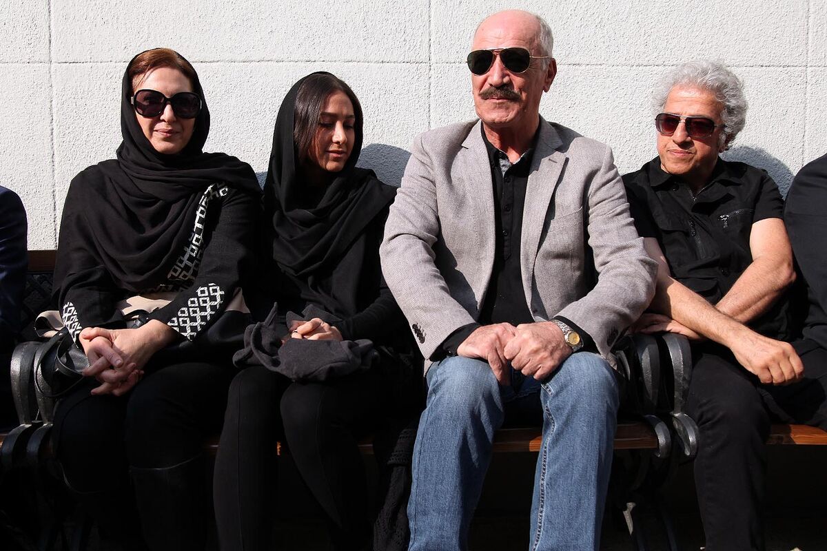 تشییع پیکر علی معلم از مقابل خانه سینما