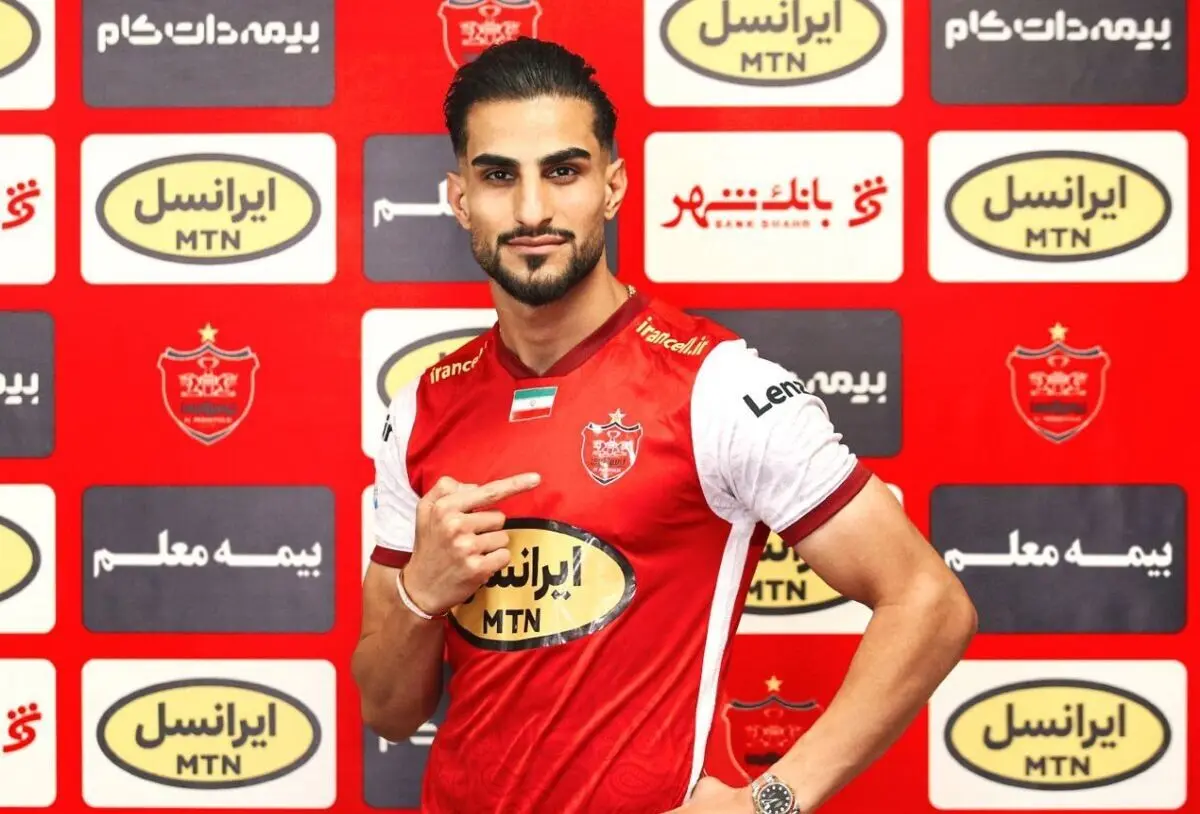 اولین عکس از لحظه قرارداد بستن شهاب زاهدی با پرسپولیس