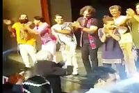 روزنامه ای که رقص حرفه ای و آماتوری را تشخیص می دهد