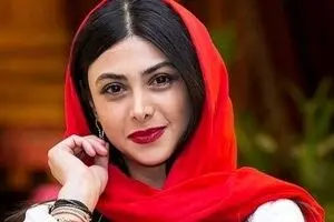 استایل هخامنشی آزاده صمدی سوژه شد / مدلینگ آزاده صمدی با پوششی متفاوت +ویدئو