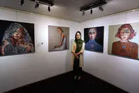 عکس‌های ایران‌آرت از نقاشی‌های سولماز توحیدلو در گالری سیحون/ زنانی پوشیده در نقوش تاریخی