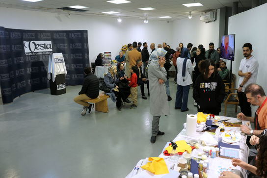 رونمایی رنگ پارچه وستا در خانه هنرمندان 