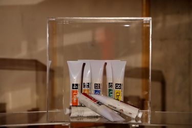 رنگ وستا در هفته دیزاین تهران در دانشکده هنرهای زیبا