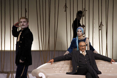 نمایش "کابوس حضرت اشرف" در تماشاخانه ایرانشهر ‎