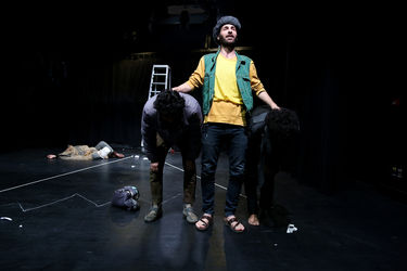 نمایش " در انتظار گودو " در سالن قشقایی تئاترشهر