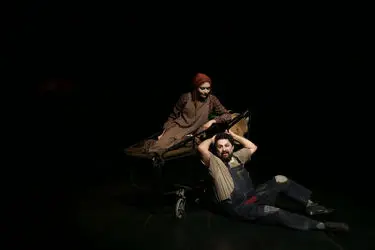 نمایش "فاندو و لیز" در تماشاخانه مهرگان
