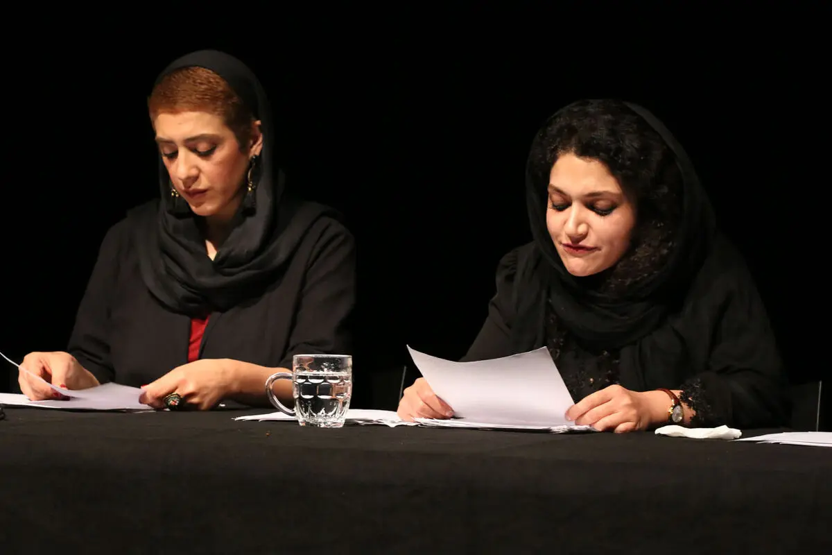 نمایشنامه خوانی 