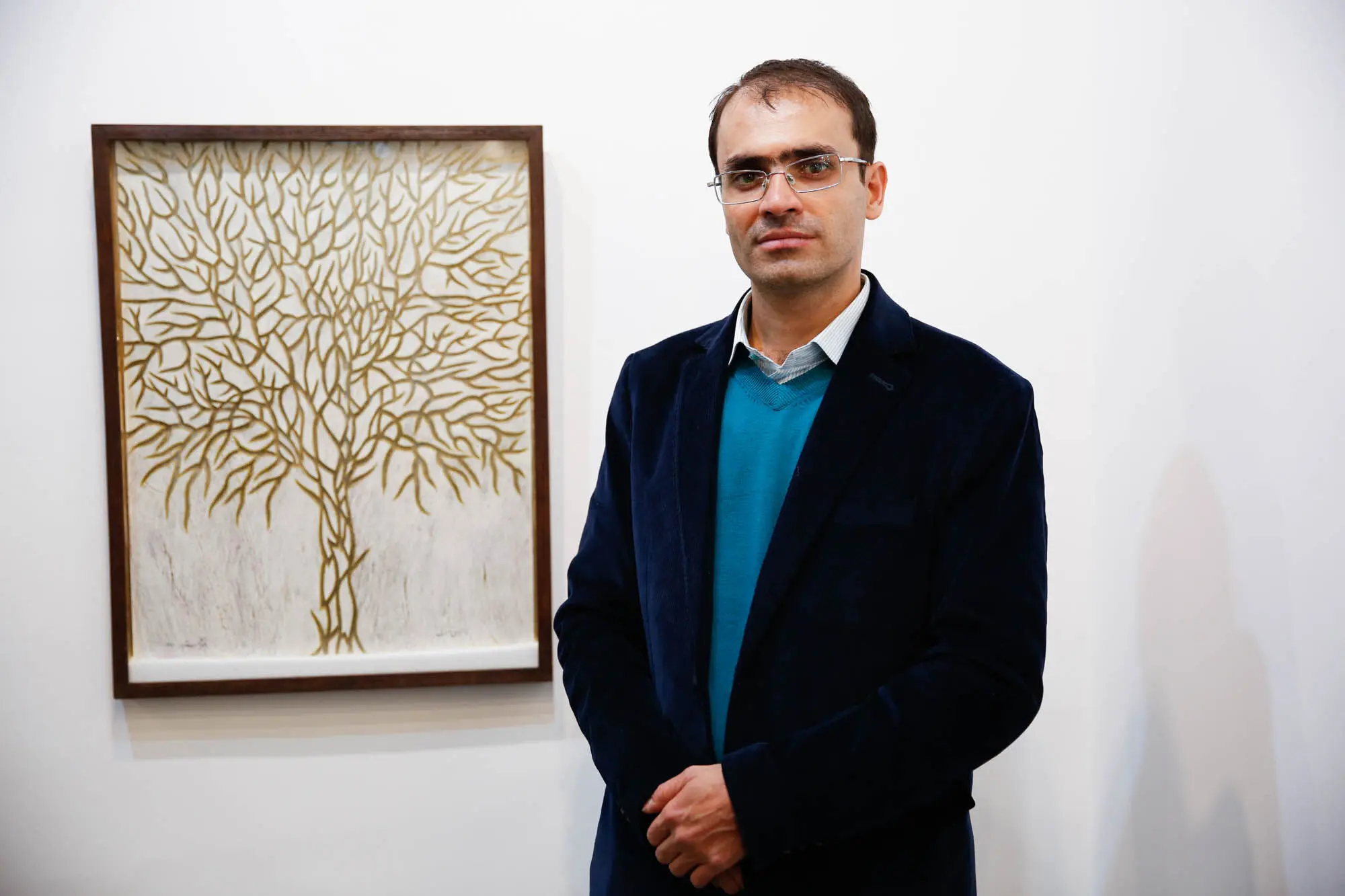 رد پای مهدی اخوان ثالث در نمایشگاهی که با کاغذ، صحافی و خاک، درخت معرفت می نشاند