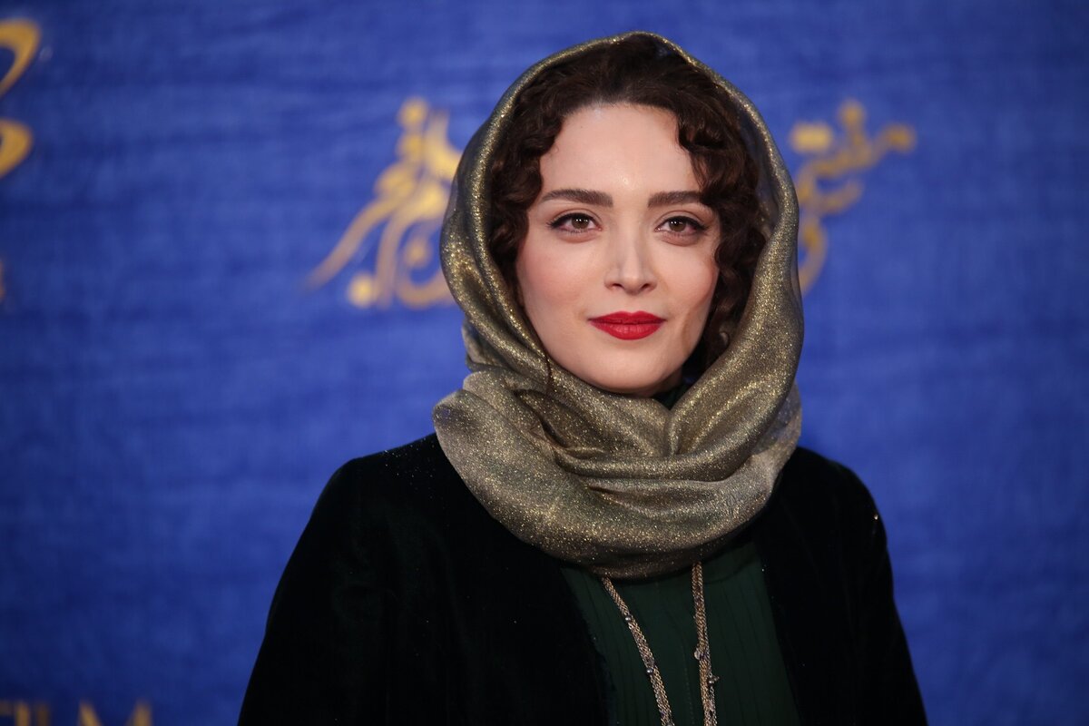 ببینید: بهنوش طباطبائی روی فرش قرمز "ماجرای نیمروز ، رد خون" 