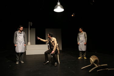 اجرای نمایش "آندورای تئاتر اشتباهات" در تئاتر باران