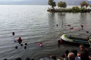 Aquatic performance shares sad story of migrants drowning in Mediterranean 