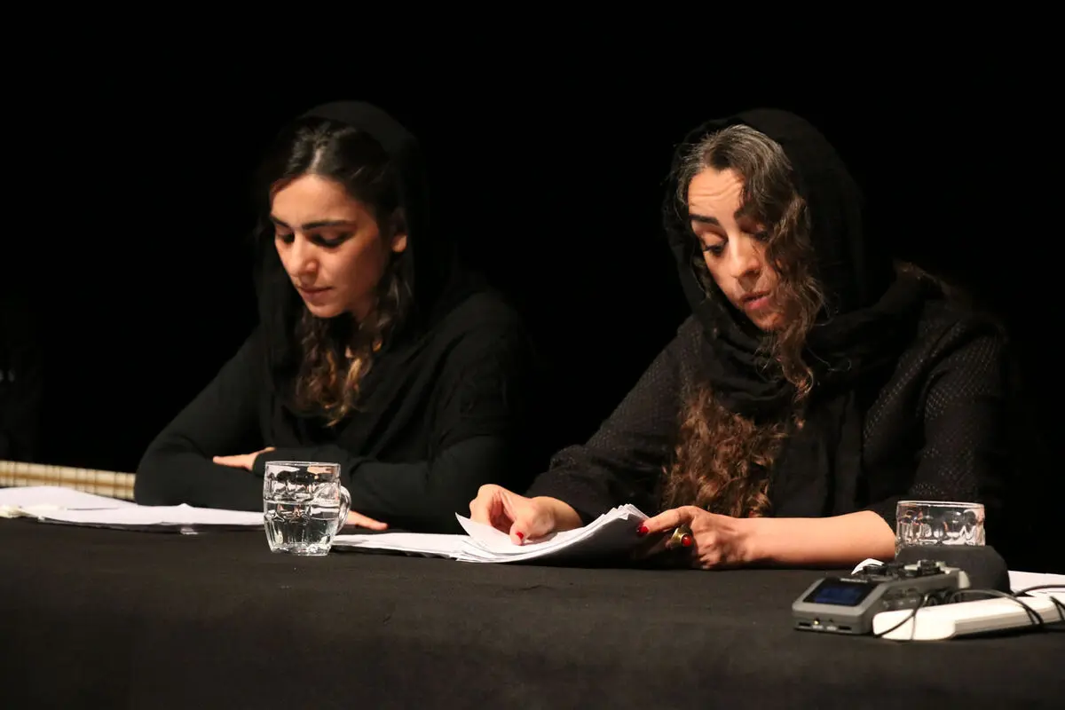 نمایشنامه خوانی 