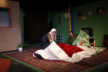 نمایش "عقل صورتی یا مدادی که فقط مشق نمی‌نوشت"