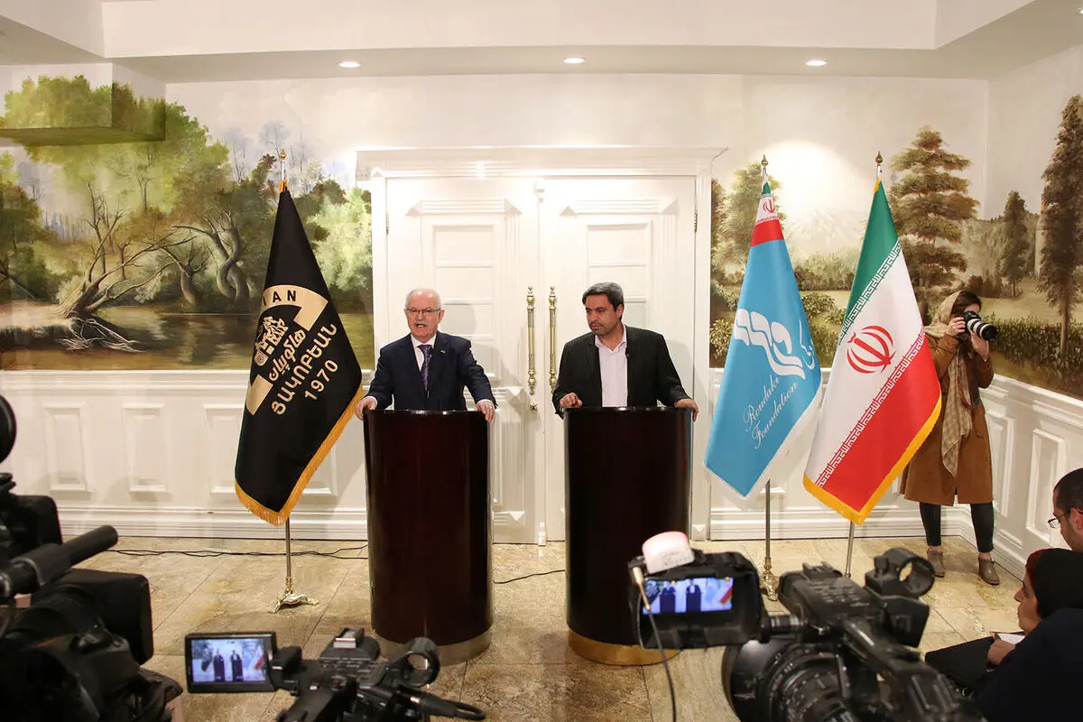 رونمایی از لباس‌های ارکستر ملی ایران و ارکستر سمفونیک تهران در جام جهانی در هتل اسپیناس پالاس