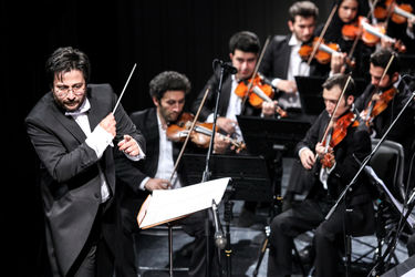 اجرای ارکستر سمفونیک ایران و اتریش (آیسو) به مناسبت بزرگداشت پرویز تناولی