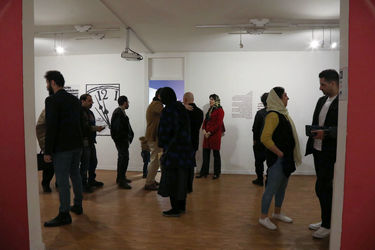 نمایشگاه پوستر آرش تنهایی با نام علیه فراموشی در گالری دنا 