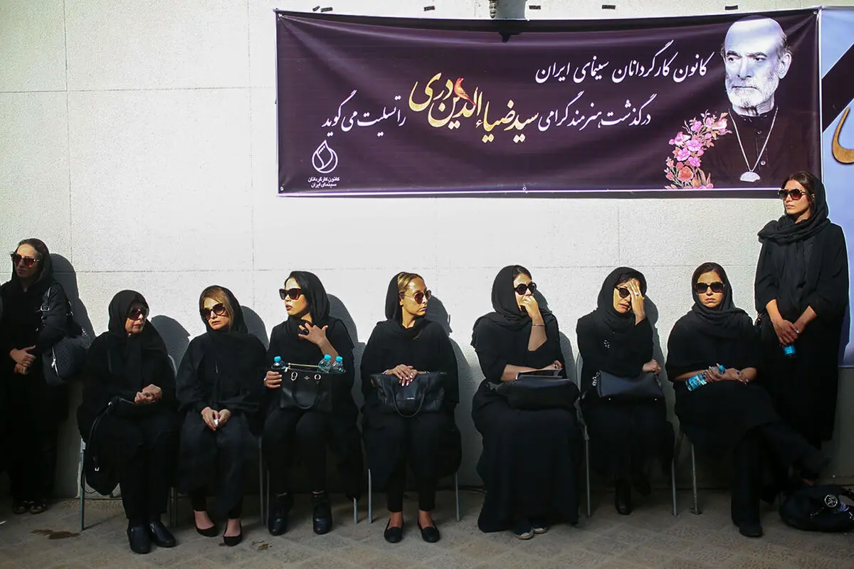 تشییع پیکر سید ضیاءالدین دری از خانه سینما
