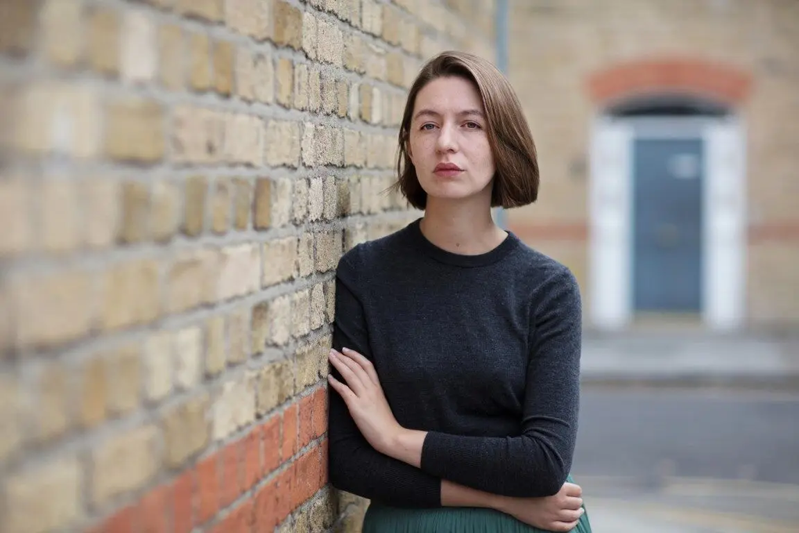پدیده دنیای ادبیات: عشق باعث می‌شود بنویسم
