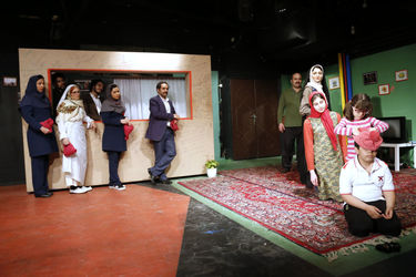 نمایش "عقل صورتی یا مدادی که فقط مشق نمی‌نوشت"