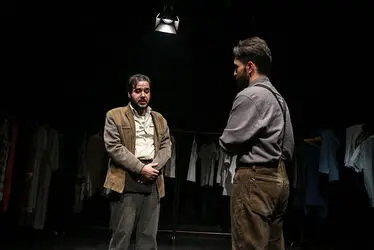 نمایش "پاره سنگ در جیب‌هایش" در تالار مولوی