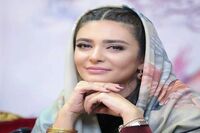 تیپ خاص لیندا کیانی با پالتو شتری / عکس