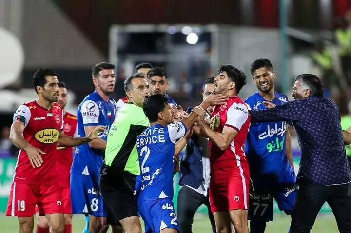 حرکت جنجالی بازیکنان استقلال علیه پرسپولیسی‌ها/ عکس