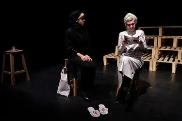 نمایش "قوی‌تر" در عمارت نوفل‌لوشاتو