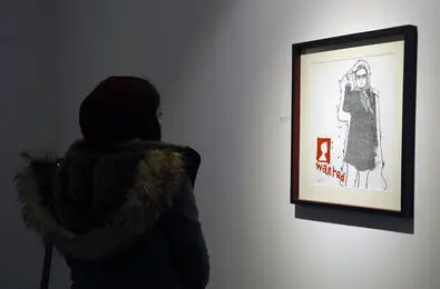 stop به دختران شهری/نقاشی های داریوش قره‌زاد/ گزارش تصویری 