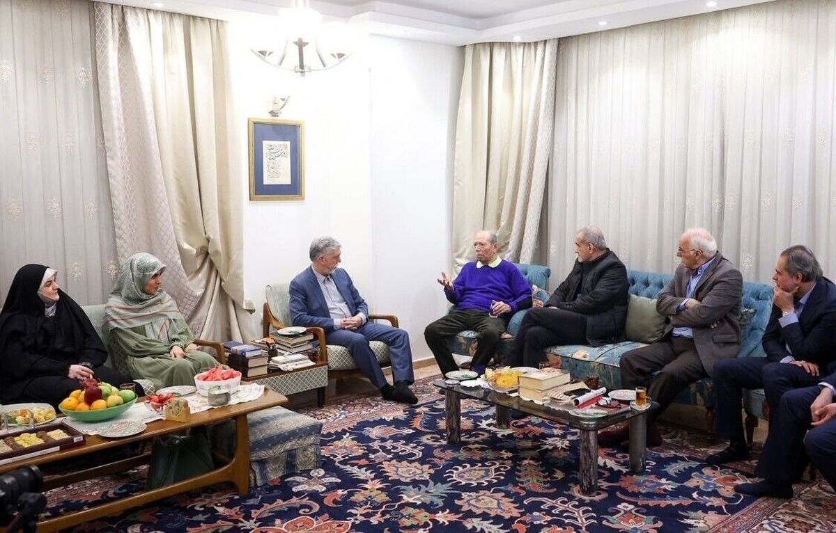 ویدئو: مسعود پزشکیان به خانه علی نصیریان رفت