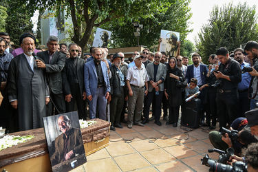 تشییع پیکر زنده‌یاد داریوش اسدزاده از مقابل خانه هنرمندان