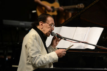 کنسرت ناصر چشم‌آذر به همراه اشکان خطیبی در تالار وحدت