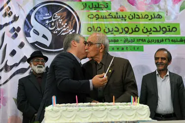 تجلیل از هنرمندان پیشکسوت متولد فروردین ماه