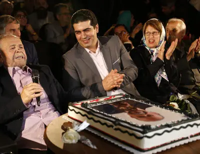 ببینید: رفقای خوب در جشن تولد 88 سالگی 