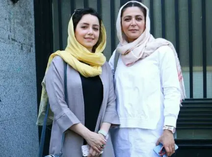 واکنش‌ها به شعرحوانی جنجالی مراسم عید فطر ادامه دارد/ الهام کردا: هر واگویه‌ای شعر نیست