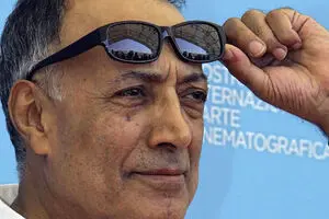 عکس دیده نشده از عباس کیارستمی در ۲۰ سالگی