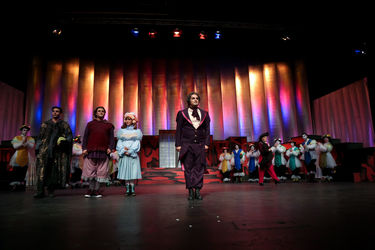 اجرای نمایش "هملت و دن کیشوت" در سالن اصلی تئاترشهر