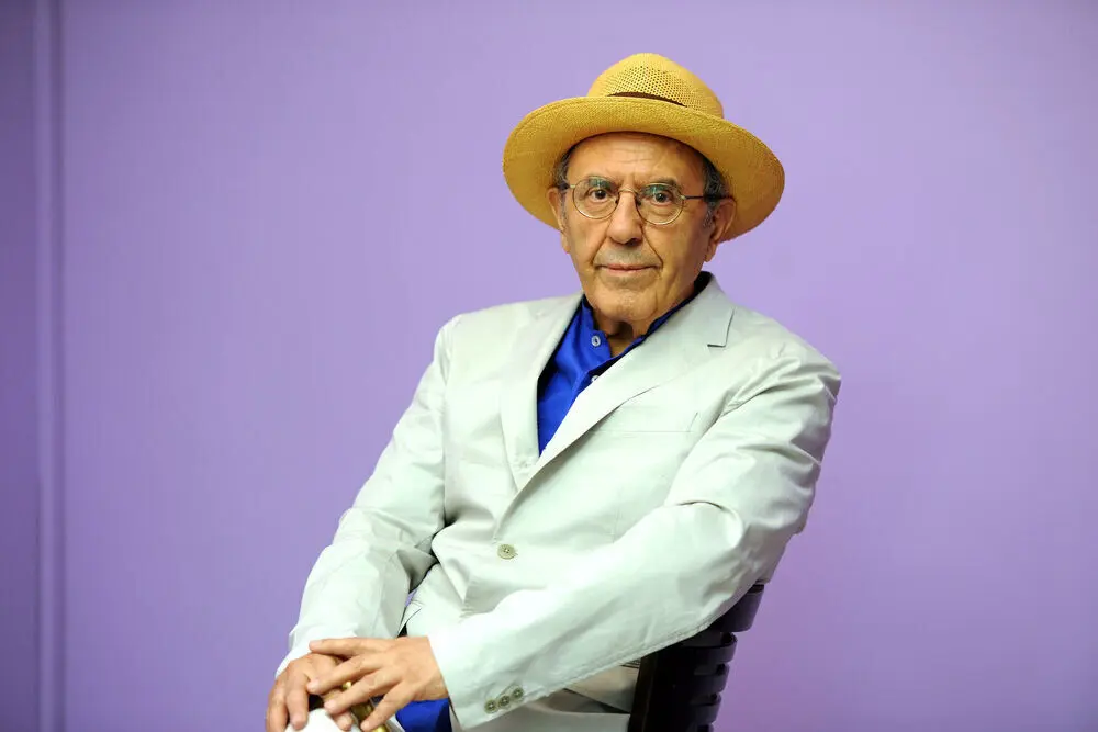 
81-year-old writer Javad Mojabi beats COVID-19  