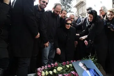 تشییع پیکر علی معلم از مقابل خانه سینما