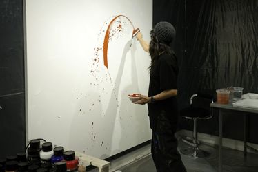 اجرای زنده نقاشی در گالری ثالث با همراهی رنگ وستا