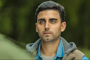 لاک ناخن و شلوارک بازیگر مرد ایرانی سوژه شد/ عکس
