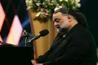 ببینید: نمایش ساز روی آنتن زنده تلویزیون / خواننده پاپ با پیانو آواز خواند