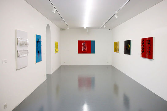 نمایشگاه نقش برجسته‌های هندسی محسن وزیری مقدم  در گالری اعتماد