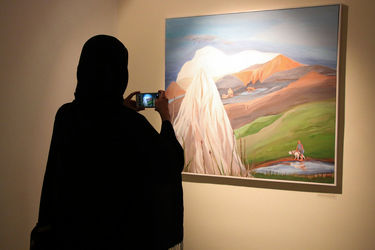 نمایشگاه نقاشی های آوا بهرامی با عنوان "سپید دندان" در گالری ویستا