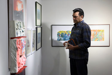 “Crowding” at Mojdeh Art Gallery featuring 15 artists 