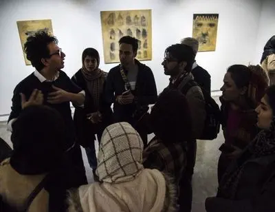 ببینید: انسان‌ها زیر بار جبر