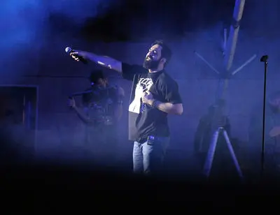 ببینید: مهدی یراحی پس از 6 ماه به صحنه بازگشت