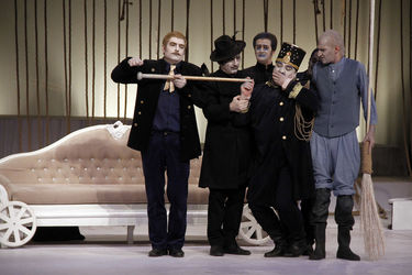 نمایش "کابوس حضرت اشرف" در تماشاخانه ایرانشهر ‎