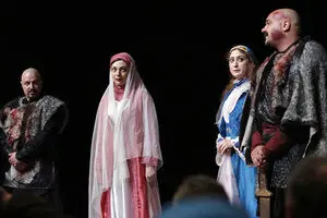 زن از اندیشه، روح و آگاهی صحبت می‌کند