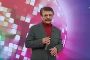 Iranian singer Eftekhari honored with First Degree Art Certificate