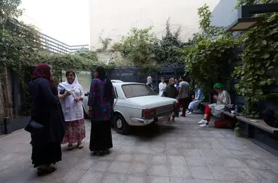 ببینید: آثاری که دو زن هنرمند اتریشی و هندی در ایران خلق کردند